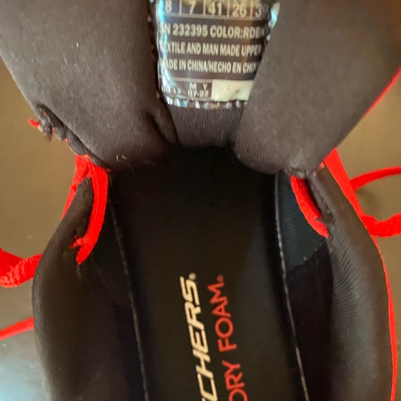 Men’s size 8 red Skechers - Picture 3 of 3